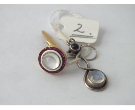Moonstone ruby &amp; enamel cufflink set in 18ct gold &amp; a silver moonstone pendant