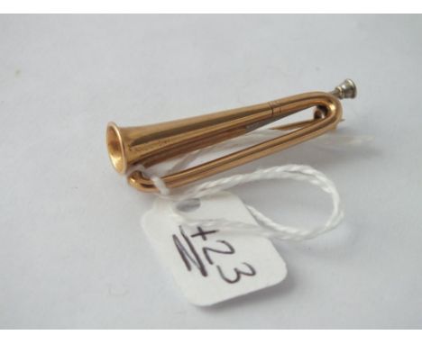 Gold brooch in the form of a bugle 