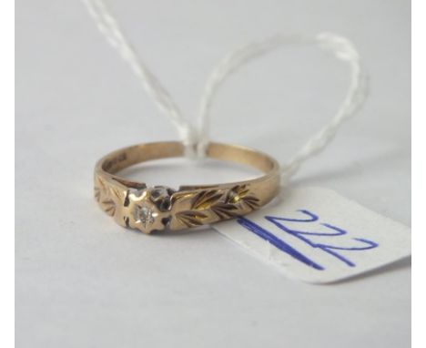 Solitaire diamond ring with leaf design on shoulders in 9ct - size M - 1.5gms