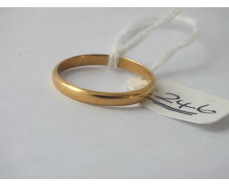 Plain wedding band in 22ct gold - size R