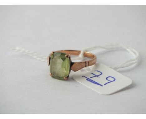 Oval green stone dress ring set in 9ct - size M - 2.3gms