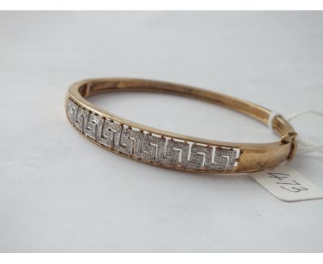 Diamond bangle in 9ct 15.2g