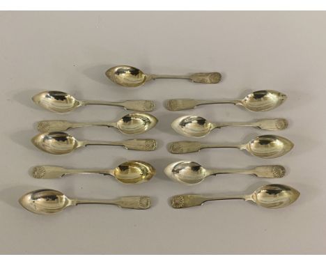 A set of 11 Sheffield silver shell and fiddle pattern grapefruit spoons by walker and hall, 251g