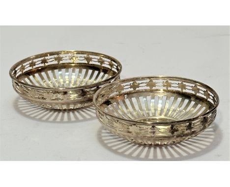 A pair of Birmingham silver pierced bonbon dishes, (2.5cm x 8cm) (44g)