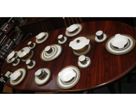 A QUANTITY OF 1960'S/'70'S POOLE POTTERY BROWN AND WHITE DINNERWARE