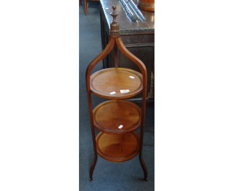 AN EDWARDIAN MAHOGANY CAKE STAND with turned finial