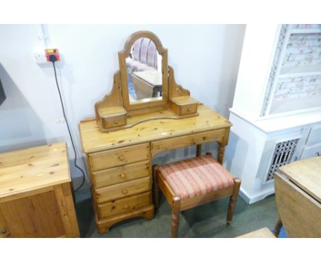 Ducal pine dressing table with mirror and stool