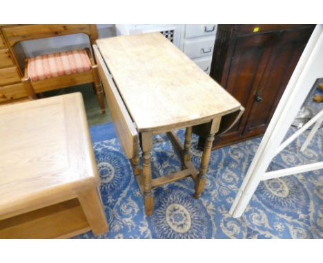 Twin drop flap gate leg table
