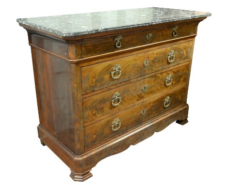 Early 20th century Continental marble topped walnut commode, with four graduating drawers with gilt metal floral wreath handl