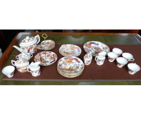 Royal Crown Derby Olde Avesbury pattern part service, to include 2 large plates, 8 plates, 6 tea cups, 6 saucers, 2 milk jugs