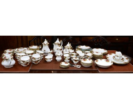 Large and extensive Royal Albert Old Country Roses dinner service, comprising 6 dessert plates, 18 dinner plates, 2 cake plat