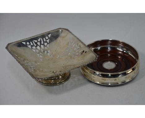 A silver bottle coaster with turned wood base, Sheffield 2000, to/w a pierced silver square comport on moulded foot, Birmingh
