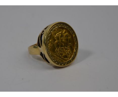 A 1926 sovereign in 9ct decorative ring mount, size K, approx 8.6g all in