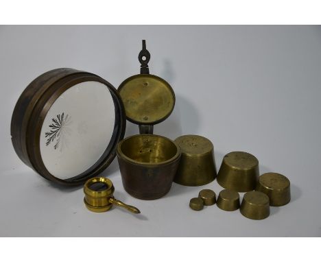 A 19th century brass set of nest-weights, to/w a lacquered brass magnifying loupe and a projector lens (3)Loup - Good conditi