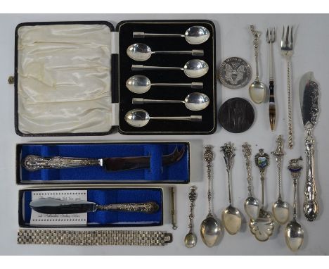 A cased set of six Art Deco silver coffee spoons with geometric finials, Marson &amp; Jones, Birmingham 1931 to/w a silver br