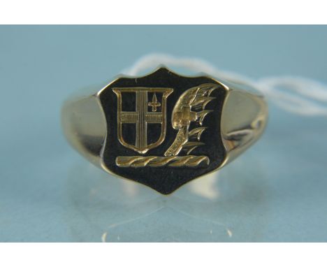 A gents 9ct gold signet ring with engraved crest, size L, weight approx 12g