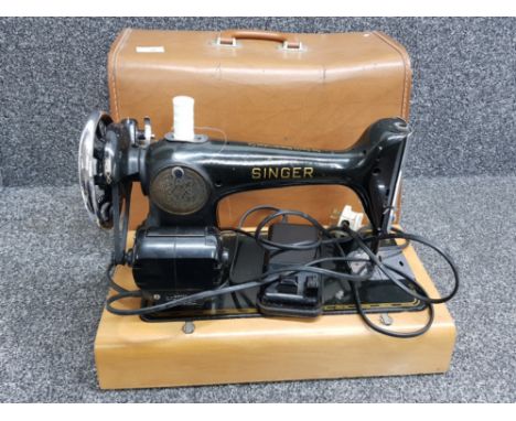 Vintage Singer sewing machine in original carrycase