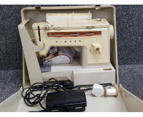 Vintage singer sewing machine in original carrycase with accessories