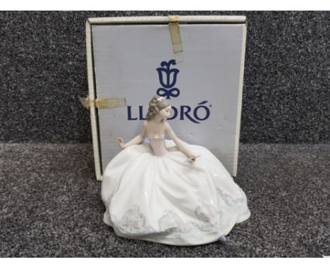 Lladro figure 5859 at the ball, with original box