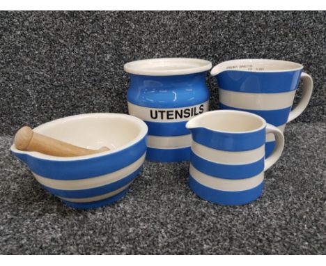 4 pieces of vintage T.G.green cloverleaf Cornishware including Mortar &amp; Pestle, measuring jug etc