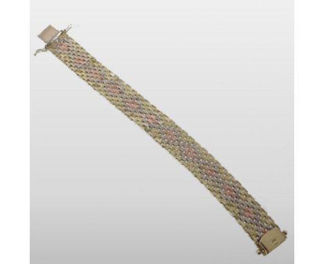 A 9 carat tri-colour gold gate bracelet, with a hinged clasp, 16cm long