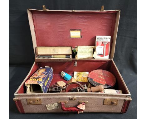 SELECTION OF VINTAGE HOUSEHOLD ITEMS including a White's electric comb, an electric iron, an O-Cedar mop in tin, and a boxed 