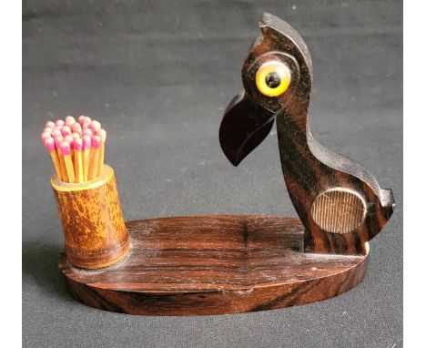 ART DECO HENRY HOWELL YZ BORD VESTA STANDthe bird with yellow eye and strike circle, stamped YZ Trade mark RE 08781403, 12cm 