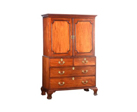 REGENCY MAHOGANY TWO DOOR LINEN PRESS FITTED WITH TWO SHORT & TWO LONG DRAWERS WITH GILT METAL DROP HANDLES. RAISED ON BRACKE