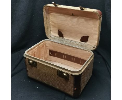 Vintage vanity box with leather trim. Some signs of damage. 