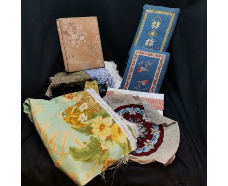 Mixture of textile item to include fabrics, floral fabric 145cm x 320cm. 