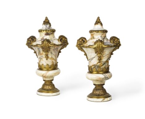 PAIRE DE VASES EN MARBRE JAUNE VEINE ET ORNEMENTATION DE BRONZE DORE, BECKER, FONTE SUSSE FRERESFIN XIXe SIECLEPAIR OF FRENCH