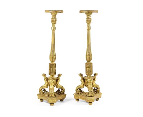 PAIRE DE TORCHERES LOUIS XVI EN BOIS SCULPTE ET DORE DANS LE GOUT DE GEORGES JACOB FIN XVIIIe - DEBUT XIXe SIECLEA PAIR OF LO