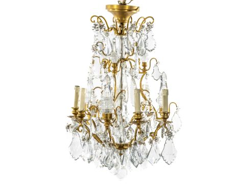 PAIRE DE LUSTRES EN BRONZE DORE ET CRISTAL TAILLE A SIX BRAS DE LUMIERE  DANS LE GOUT DU XVIIIe SIECLEA PAIR OF ORMOLU SIX BR
