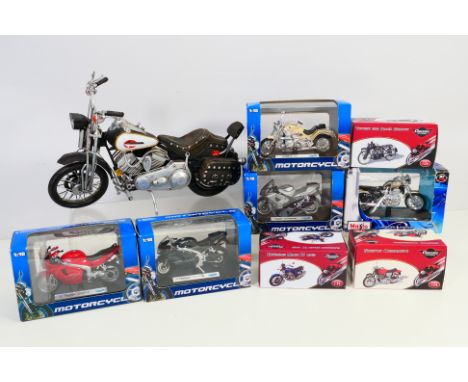Diecast - A collection of eight boxed motorcycles/motorbikes in various scales, to include: Maisto 'Triumph Thunderbird', Wel