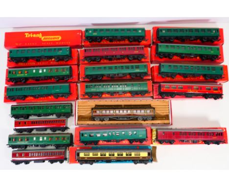 Tri-ang - Hornby - Trix - Rivarossi - A collection of mostly boxed OO gauge coaches including 4 x Southern Main Line Composit