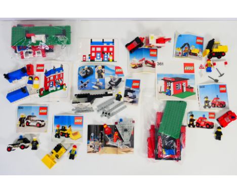 Lego - A collection of unboxed vintage Lego kits including Tow Truck and Car # 642, Space Scooter # 885, Police Helicopter # 