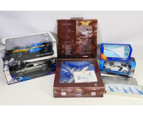 Hot Wheels - Maisto - Corgi - Skyteam - A group of boxed vehicles including Jarno Trulli's Renault R24 F1 car in 1/18 scale, 