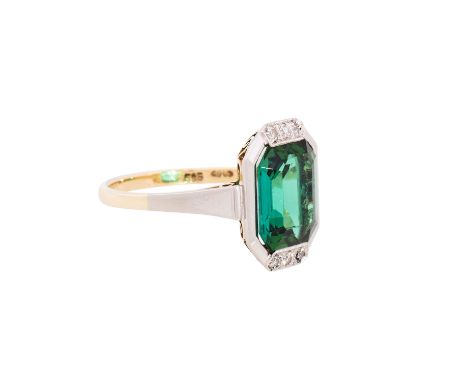 Art Déco Ring mit feinem Turmalin ca. 4,5 ct und 6 kleinen Diamanten zus. ca. 0,1 ct, gute-mittlere Farbe und Reinheit, Turma