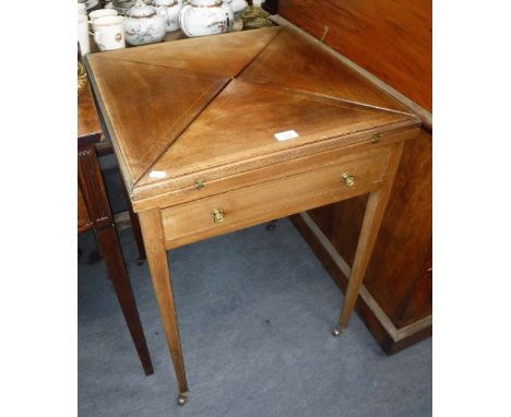 AN EDWARDIAN MAHOGANY ENVELOPE CARD TABLE, 22" wide