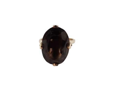 VINTAGE 9 CARAT GOLD SMOKEY QUARTZ RING SIZE N AND A HALF