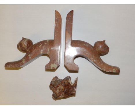 A pair of stylised brown marble cat bookends and one other item (3)