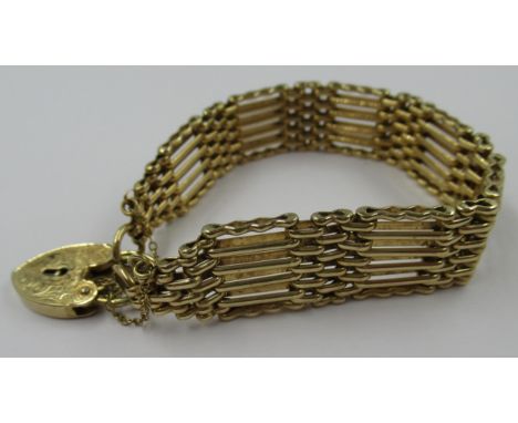 9ct Gold gate bracelet with padlock clasp, 30g
