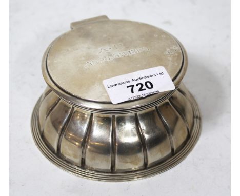 Goldsmiths and Silversmiths Company silver circular inkwell with hinged cover and cut glass insert (with later engraved prese