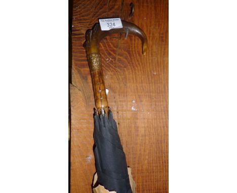 Vintage gent's umbrella with horn handle and 18ct gold band