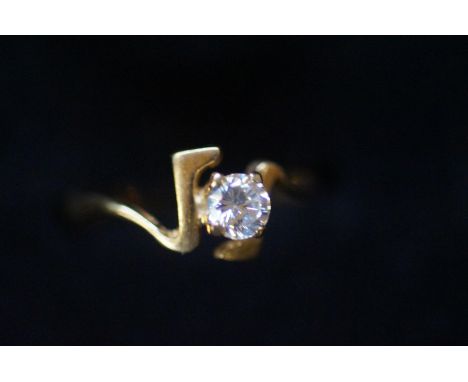 9ct Gold Dress Ring set with White Stone - Size R