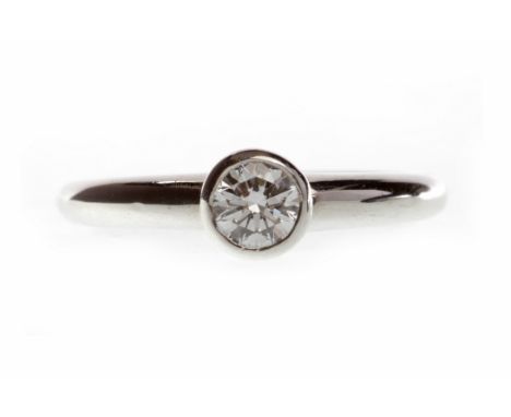 DIAMOND SOLITAIRE RINGwith a collet set round brilliant cut diamond of approximately 0.25 carats, in platinum, size K, 4.6g