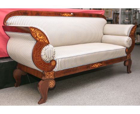 Einzelposition aus Biedermeier-Salon (Norddeutschland, Berlin um 1830/40), Mahagoniholz. 3-Sitzer Sofa, m. Ahorn-Intarsien, d