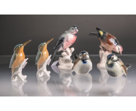 Konvolut aus 6 versch. Vogelfiguren (Erz. Goebel u.a.), polychrome Bemalung, versch. Größen. Unbeschädigt.