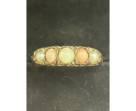 9ct Gold ring set with opal Size O Weight 2.3g 