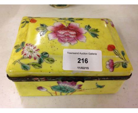 Chinese yellow porcelain trinket box.